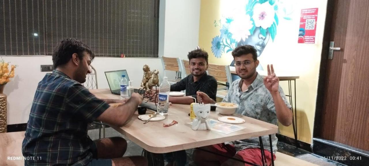 Ostello Coliwo Un - Viman Nagar Pune Esterno foto